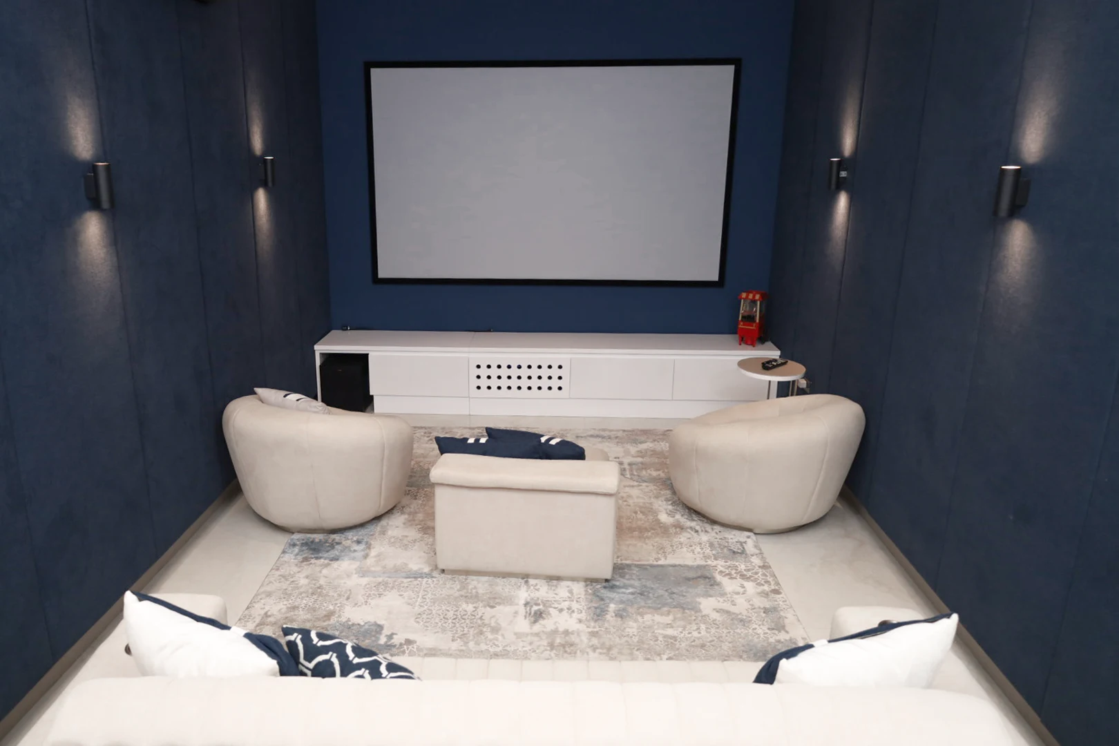 Sala de cine personalizada diseñada por Jaqueline martinez muebles y decoración